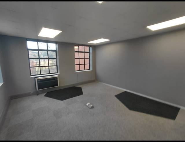 794M² OFFICE TO LET IN LYME PARK
